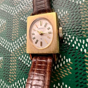 Ladies Seiko Vintage Mechanical Tank Watch Beautiful Gold Plated 11-7059 Runs Excellent.