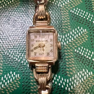 Ladies Bulova Vintage 10K Rolled Gold Plated Watch Estate Jewelry piece Runs Excellent Absolutely Beautiful from 1950
