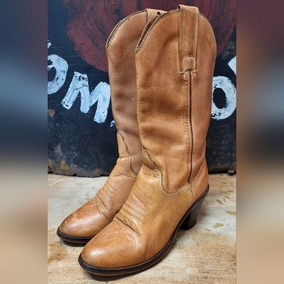 Vintage Woman's Tan Leather Western Boots Size 7.5 - image 2