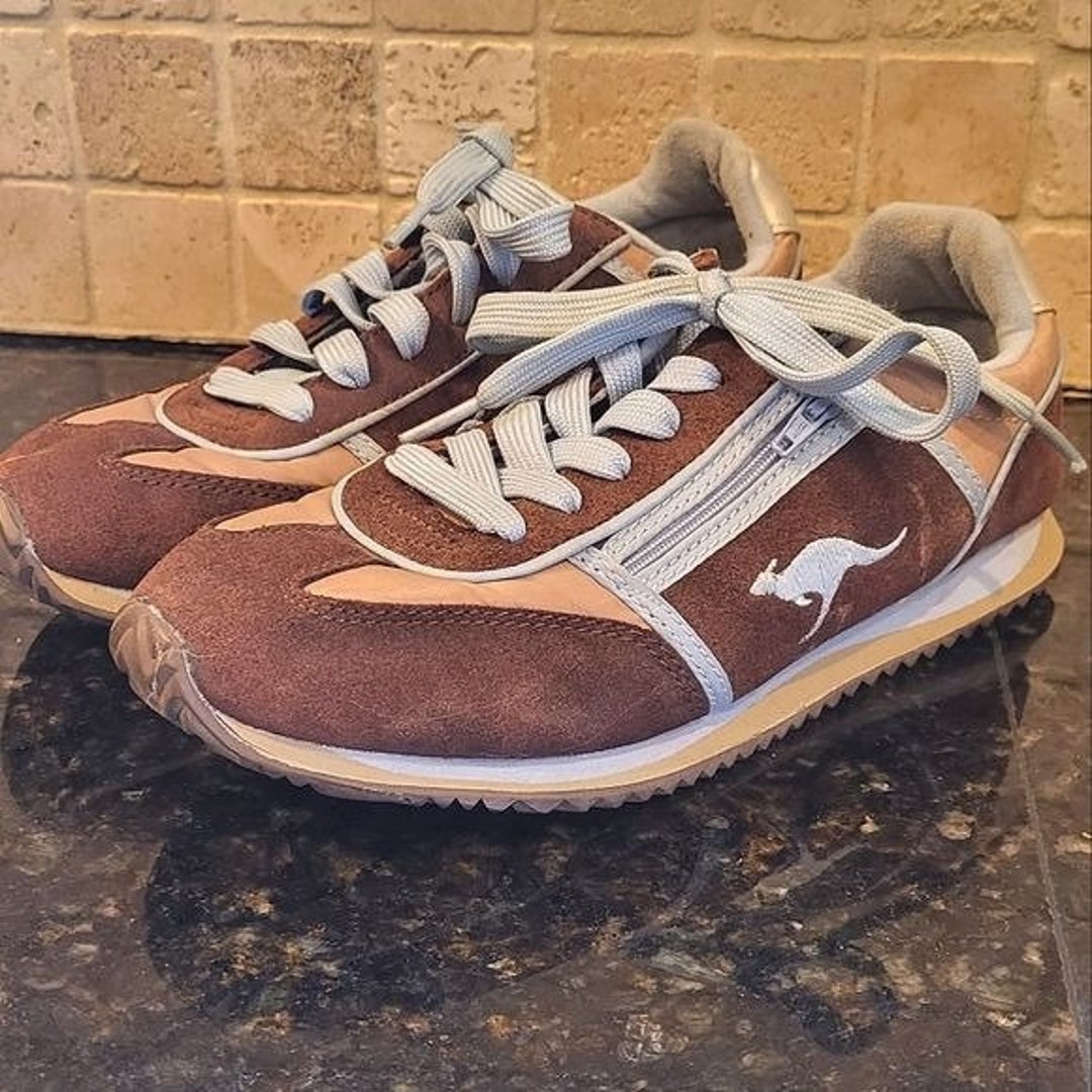Kangaroos (Roos) Velcro shoes with pockets, 1980s