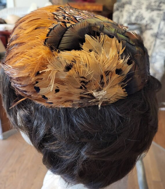 1940s or 50s multicolored feathered cloche hat - image 6