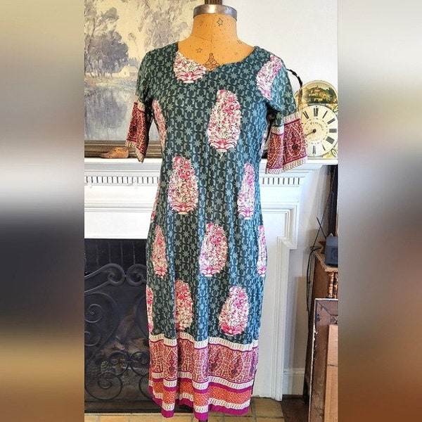 Vintage cute patterned dress from India with high thigh slit