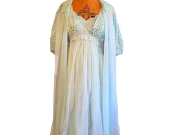 Gorgeous Light Blue Raalt 2 piece Peignor set Size 32
