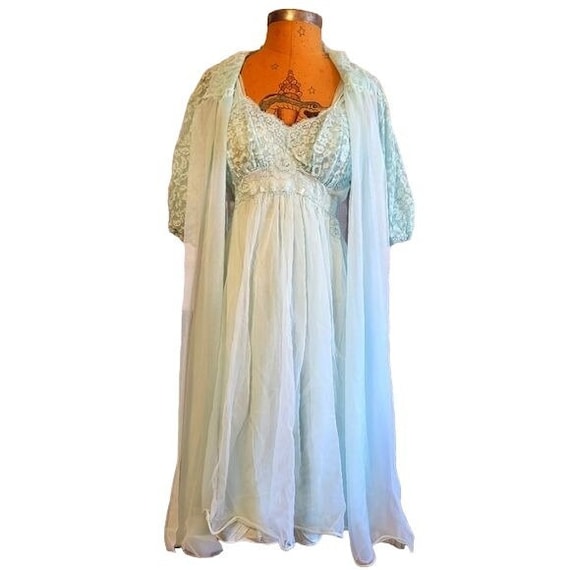 Gorgeous Light Blue Raalt 2 piece Peignor set Size