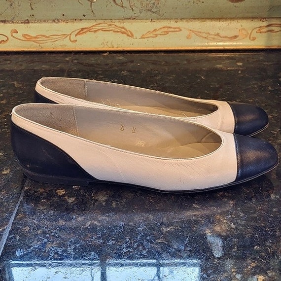 Vintage Pappagallo White and Black Leather Flats S