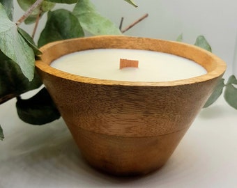 Bougie 100% naturelle à la cire de soja contenant en bois de manguier parfum Oud