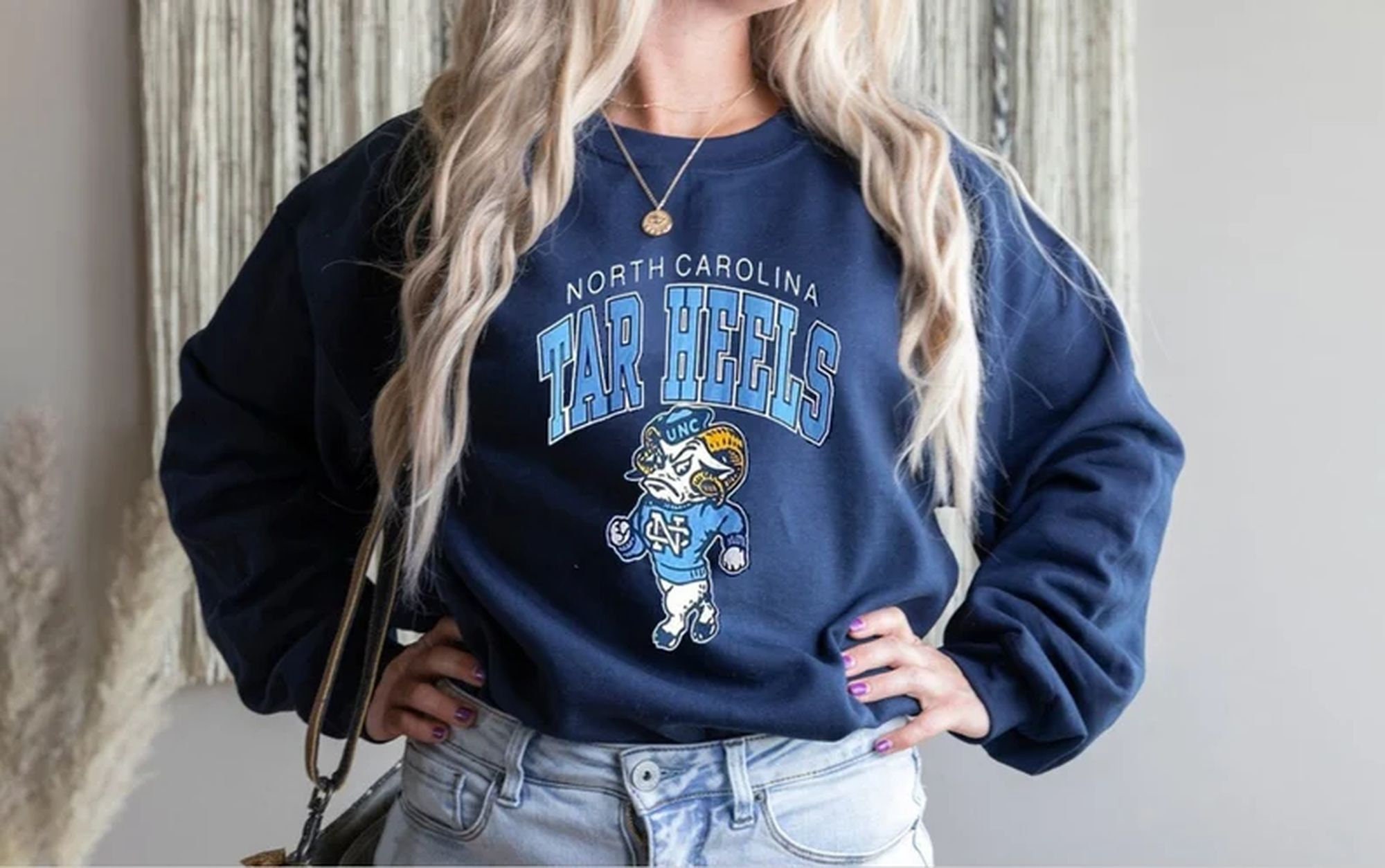 Discover Vintage 90s University of North Carolina Tar Heels Sweatshirt