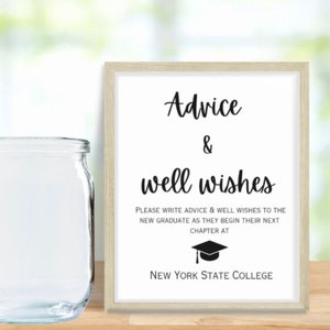 El letrero y las tarjetas de la fiesta de graduación recuerdan el momento, además de consejos y buenos deseos.