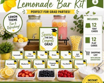 Puede incluir: Un kit de barra de limonada de graduación con temática de limón. El kit incluye tarjetas de tienda, tarjetas planas y una lista de compras. La imagen muestra dispensadores de limonada, limones, fresas, arándanos, frambuesas y hielo. El texto incluye "Squeeze the Day, Congrats Grad!"
