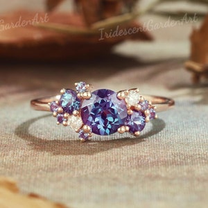 Round Shaped Alexandrite Engagement Ring Diamond Moissanite Cluster Ring Gold Wedding Rings for Women Color Changing June Birthstone Ring
