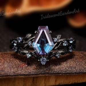 Coffin Cut Alexandrite Engagement Ring Set Black Gold Rings for Women Art Deco Leaf Design Alexandrite Wedding Ring Nature Inspired Ring