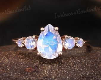 Anillos de compromiso de piedra lunar con corte de pera Anillo único de cinco piedrasVintage Mujeres Oro rosa Anillo de bodas de piedra lunar azul Joyería Regalo de promesa para ella