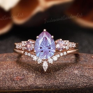 Anillo de compromiso de alejandrita con corte de fuegos artificiales, conjunto de anillo de boda de racimo de moissanita de oro, anillos de alejandrita en forma de pera para mujer, regalo del Día de la Madre