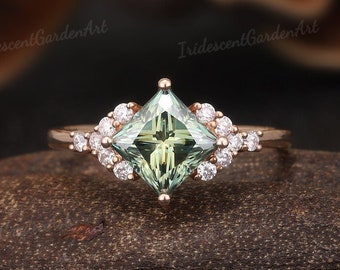 Anillos de compromiso únicos de Moissanite verde Vintage oro rosa princesa corte anillo nupcial Moissanite Cluster anillo de boda regalo de aniversario para ella