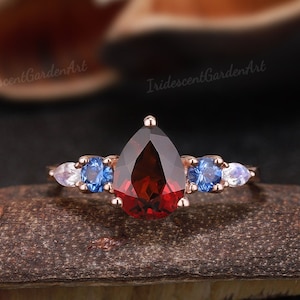 Unique Pear Shaped Garnet Engagement Rings Vintage Moonstone Rose Gold Wedding Ring Red Gemstone Blue Sapphire Cluster Bridal Ring For Women