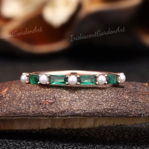 Vintage Baguette Emerald Wedding Band Rose Gold Freshwater Pearl Cluster Wedding Ring Stacking Matching Band Unique Promise Ring For Women