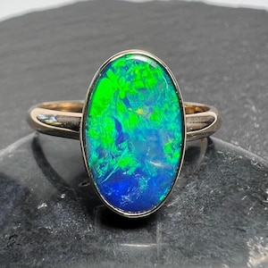 Electric color play in this 14k gold Australian opal ring. Gorgeous thick handmade opal doublet from Coober Pedy.