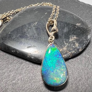 Super heller australischer Opal Anhänger in 585er Gold gefasst. Fantastische Coober Pedy Opal Doublette mit umwerfenden Farben!