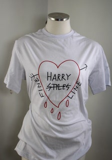 Harry Styles Hearts Print T-Shirt. - Skullridding