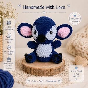 Puede incluir: Un peluche de ganchillo azul y blanco hecho a mano con orejas internas rosas, sentado sobre una rodaja de madera. La imagen incluye texto que dice "Handmade with Love", "Soft, Cozy & Cuddly" y "Perfect Gift for Any Occasion".