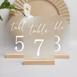 Numeri da tavolo per matrimonio, Numeri da tavolo per matrimoni, Numeri da tavolo in acrilico satinato, Decorazioni per ricevimenti di nozze personalizzate, Insegne nuziali, Decorazioni per feste immagine 2