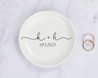 Personalized Engagement Ring Dish,Initial Date Ring Dish,Wedding Gift for Couples,Bridesmaid Proposal Gift,Bridal Shower,Anniversary Gift