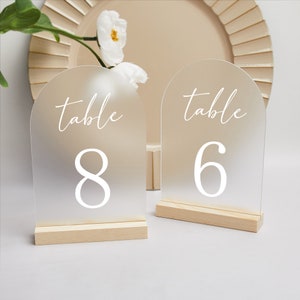 Numeri da tavolo per matrimonio, Numeri da tavolo per matrimoni, Numeri da tavolo in acrilico satinato, Decorazioni per ricevimenti di nozze personalizzate, Insegne nuziali, Decorazioni per feste immagine 5