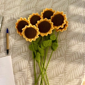 Gehäkelte gestrickte Sonnenblume Rose Teddy Abschluss Hochzeit Valentinstag Geschenk Blumenstrauß Gehäkelte handgemachte niedlich Geschenk Anlass Dekoration