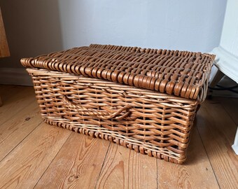 Medium Vintage Picnic Wicker Lidded Basket with Handle