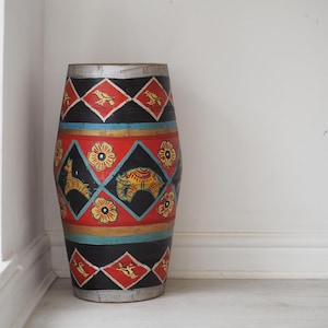 Vintage Rajasthani Indiase houten handgeschilderde vaas uit de jaren 70 / kleurrijke decoratieve plantenbak