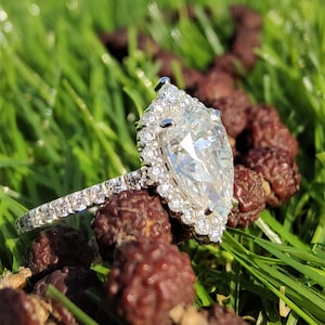 Pear Cut Lab Grown Diamond Engagement Ring, Pear Cut Lab Grown Diamond Engagement Ring, Pear Diamond Engagement Ring, Pear Halo Diamond Ring
