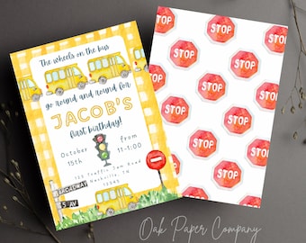 Peut inclure: Une invitation d'anniversaire jaune et blanche sur le thème du bus scolaire. L'invitation indique "The wheels on the bus go round and round for Jacob's first birthday!"  October 15th from 11-1:00. 123 Traffic Jam Road Nashville, TN 12345.