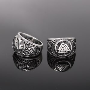 Wikingerring mit Symbol