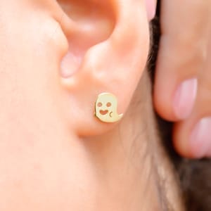 Winzige Geist Ohrstecker, süße Halloween Ohrringe, Halloween Ohrstecker, minimalistische Gold Ohrringe, Halloween Schmuck, Halloween Geschenke