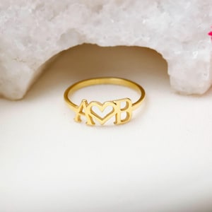 Anillo con letras y corazón, joyería con iniciales, anillo personalizado, joyería para parejas, corazón con iniciales, anillo con letras personalizado, regalo para el día de San Valentín