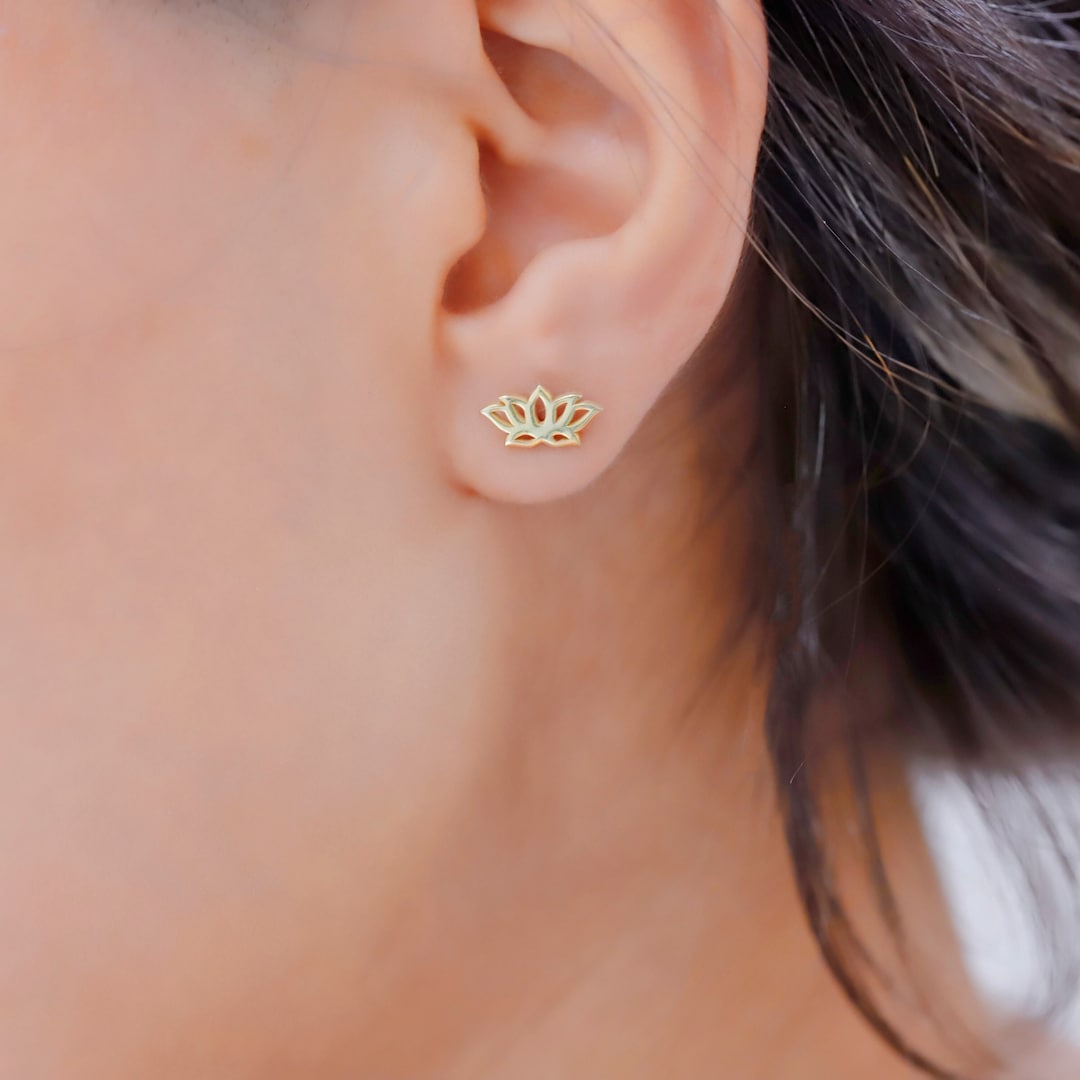14k Gold Crystal Lotus Flower Stud Earring Single main image 0