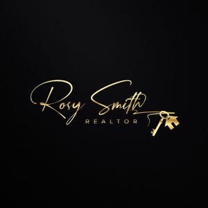 Pode incluir: Logotipo dourado em fundo preto. O logotipo diz "Rosy Smith Realtor" com uma chave e um ícone de casa. O texto e os ícones são dourados, criando uma estética luxuosa e profissional. O design é adequado para branding imobiliário.