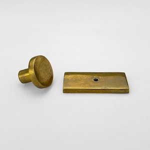 Unlacquered Antique Flat Knob with Rectangle Backplate image 5