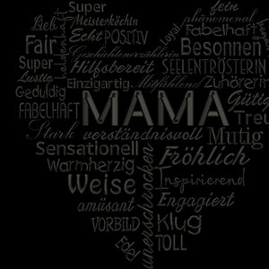 Pu&ograve; includere: Una nuvola di parole a forma di cuore in bianco e nero con la parola "MAMA" al centro. La nuvola di parole &egrave; composta da aggettivi positivi in tedesco, come "super", "hilfsbereit", "treu", "fr&ouml;hlich" e "einzigartig".