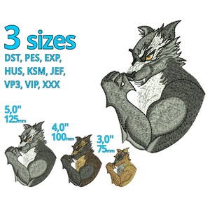 Pode incluir: Três desenhos de bordado de um lobo cinza, marrom e bege com um corpo musculoso, apertando o punho. O lobo é mostrado em três tamanhos: 5 polegadas, 4 polegadas e 3 polegadas. O texto "3 tamanhos" é exibido acima dos desenhos de lobo. O texto "DST, PES, EXP, HUS, KSM, JEF, VP3, VIP, XXX" é exibido abaixo dos desenhos de lobo.