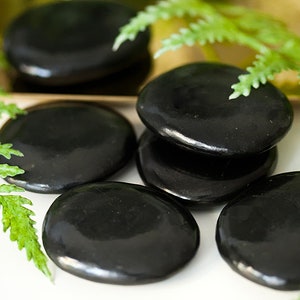 Shungite pocket stone | Shungite lens stone | Shungite palm stone | Shungite disc stone | Shungite from Karelia
