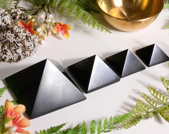 Piramide di shungite | Piramide di shungite | Shungite della Carelia | Piramide di shungite 25 mm 30 mm 40 mm 60 mm