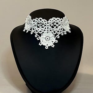 Lace choker necklace