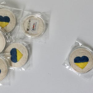Handgestickte Abzeichen zur Unterstützung der Ukraine