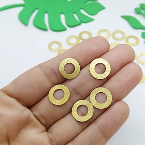 30 Pezzi – Disco in Ottone Grezzo con Finitura Spazzolata – Perfetto per Creazioni di Gioielli Uniche