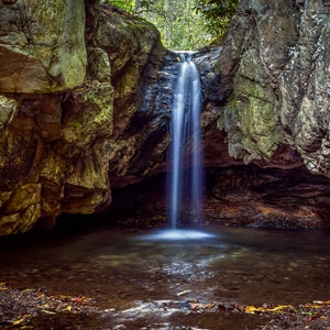 Blue Hole Wasserfall im Osten von Tennessee bei Elizabethton.