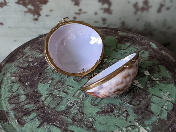 1960s **Rare Leopard Pattern Sea Shell Trinket Tr… - image 7