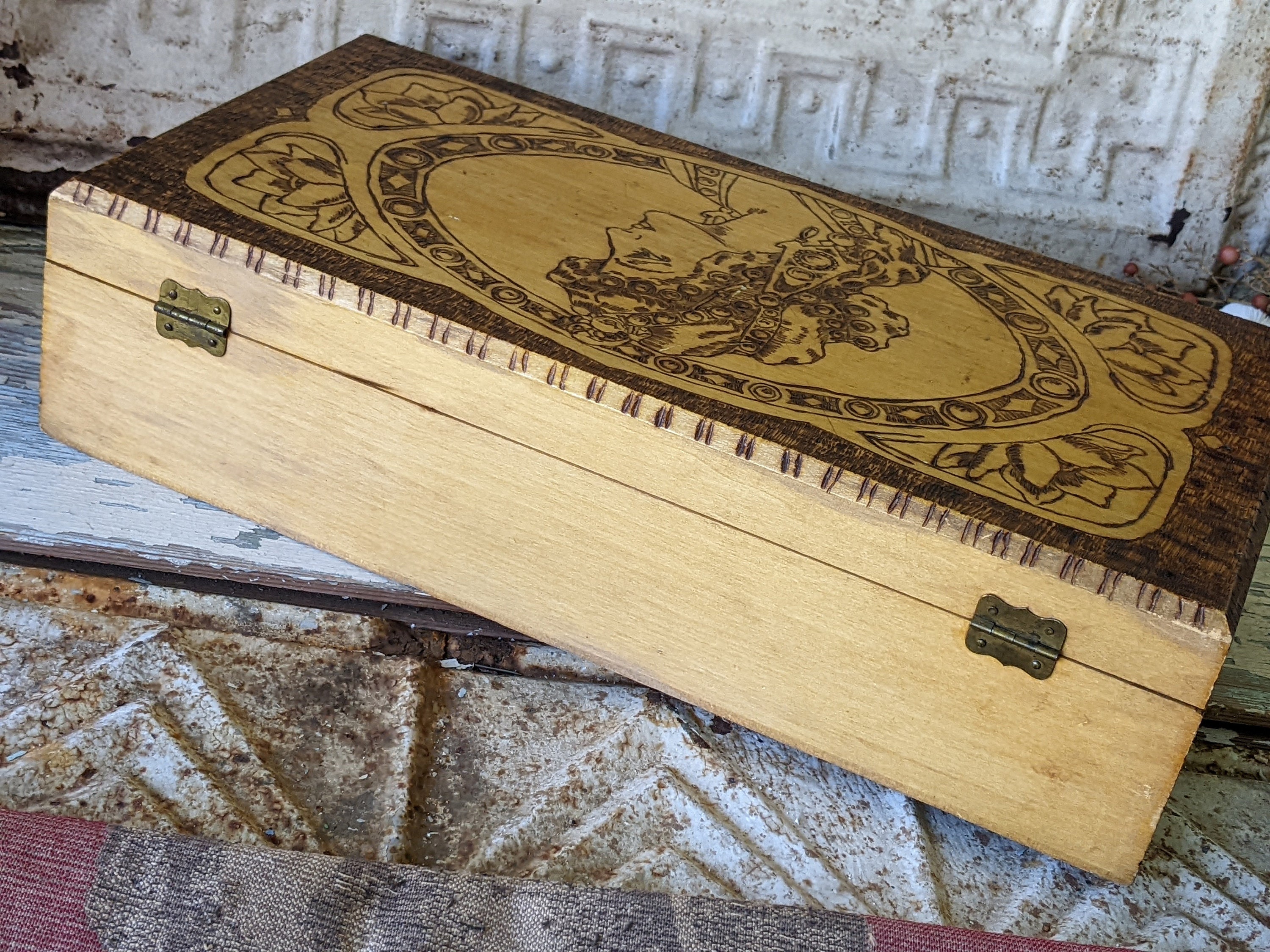 1911 Art Nouveau Flemish Art Co. Handmade Hinged Pyrography