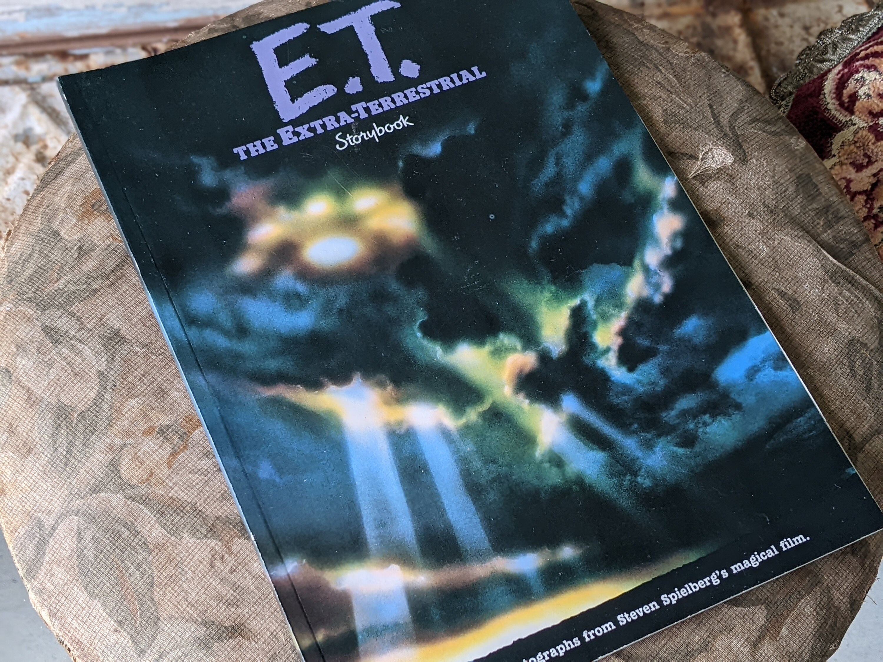 1982 E.T. the Extra-terrestrial Storybook **full Sized Paperback 
