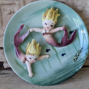 1950s !! Ultra-Rare !! Norcrest Catalina Souvenir Mermaids Kitsch Kitschy Plate Wall Dish Sculpted !! Amazing Vintage Gifts !!